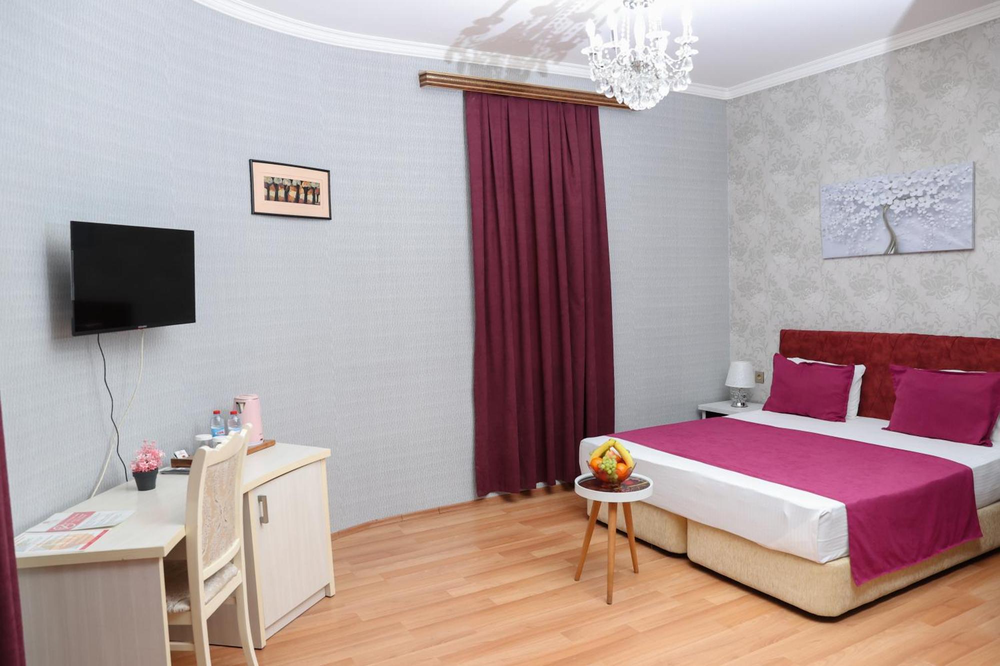 Отель Nemi Center 4*
